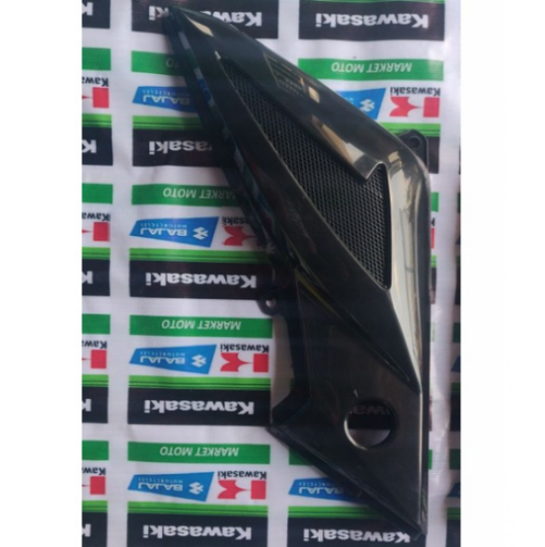 04091 TAPA LATERAL IZQUIERDO BAJAJ PULSAR 200 NS ORIGINAL - Imagen 1